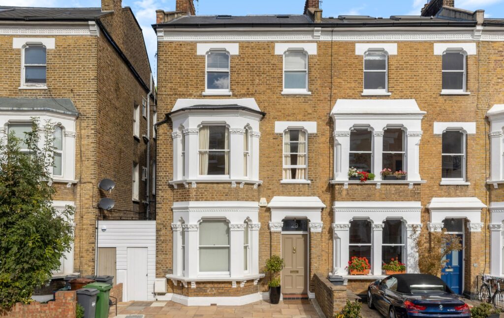 Property in Central Chiswick Arlington Gardens