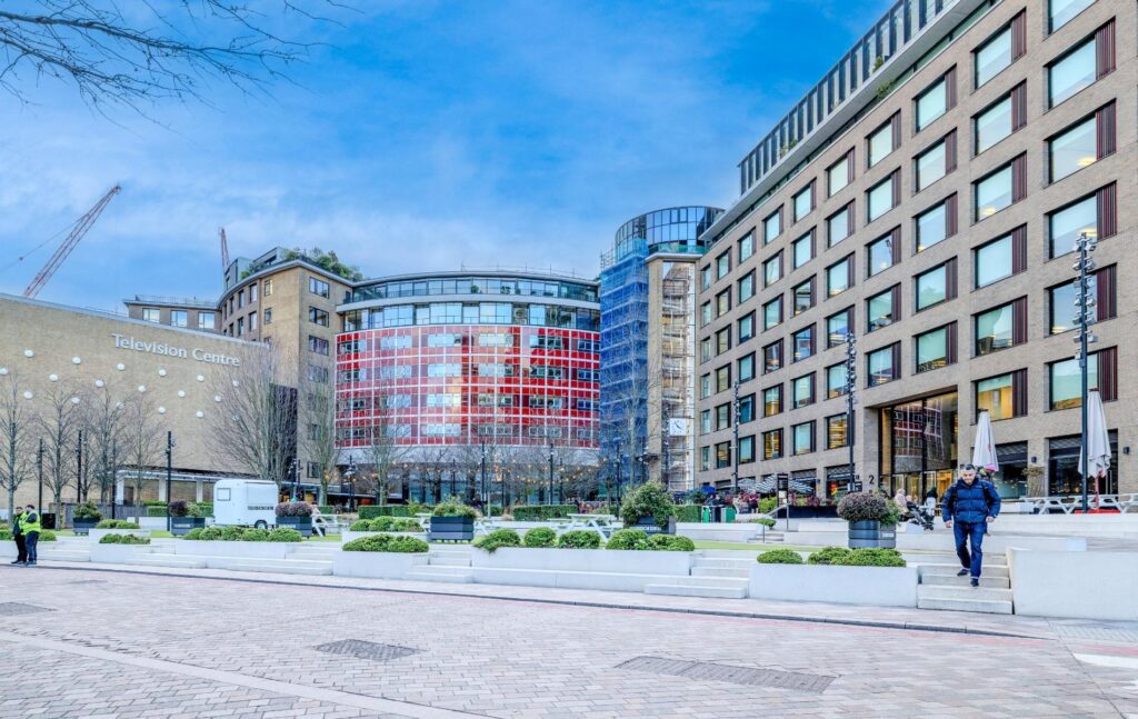 White City House - outdoor dining