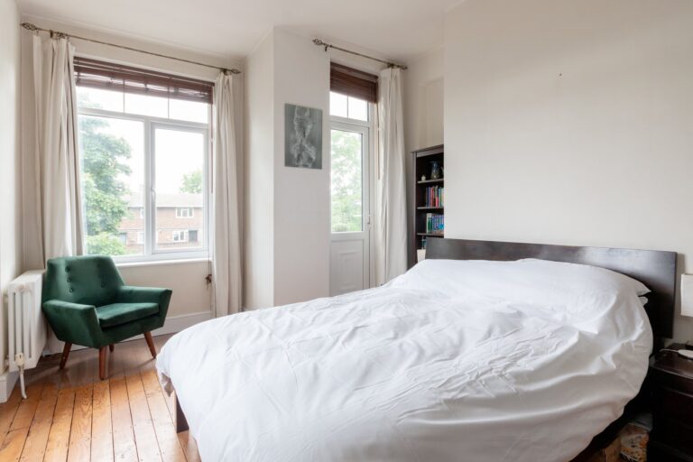 images of property on Sutton Court Mansions