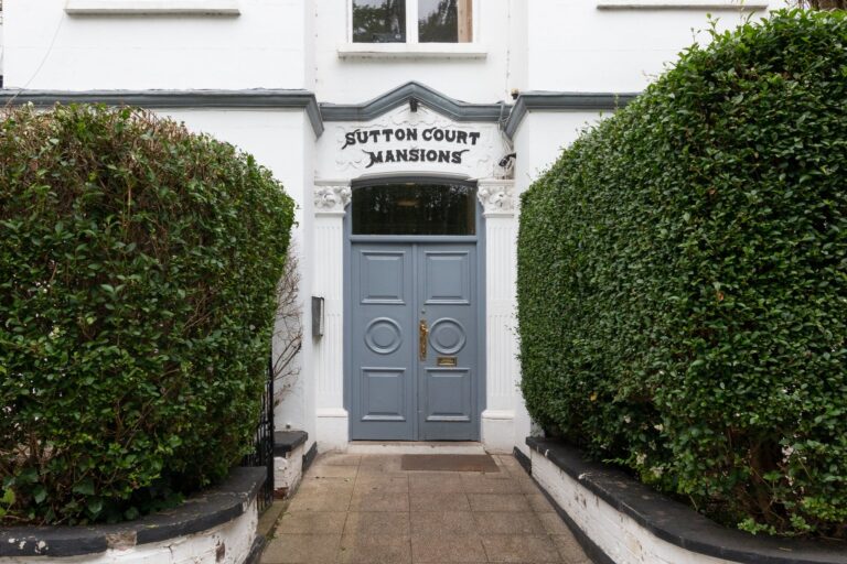 images of property on Sutton Court Mansions