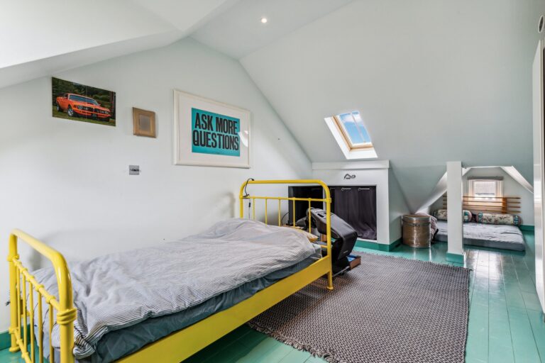 images of property on Twyford Avenue