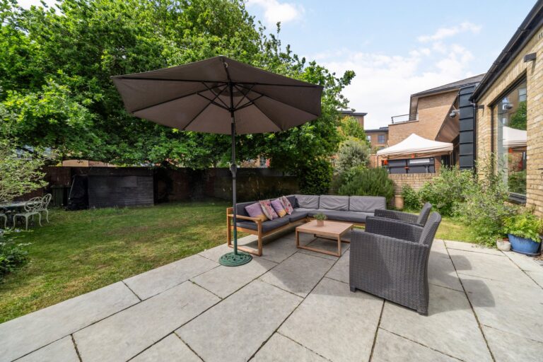 images of property on Ravenscourt Square
