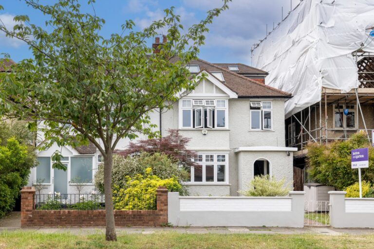 images of property on Staveley Road