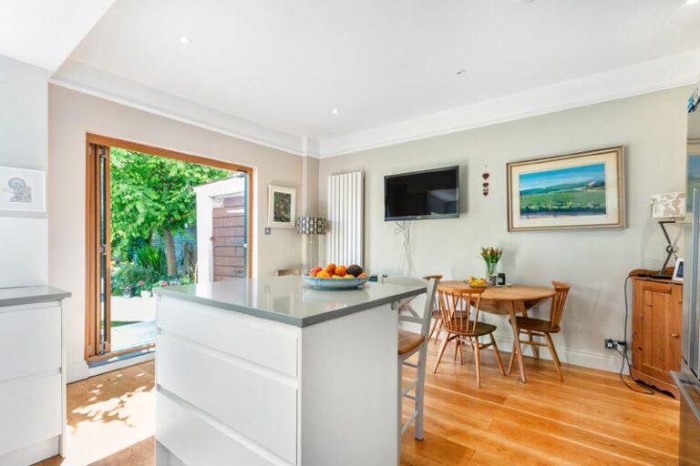 images of property on St Albans Avenue