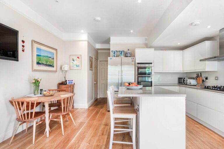images of property on St Albans Avenue