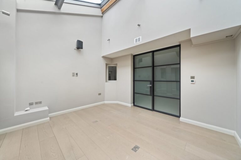 images of property on Chiswick High Road