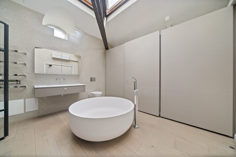 images of property on Chiswick High Road