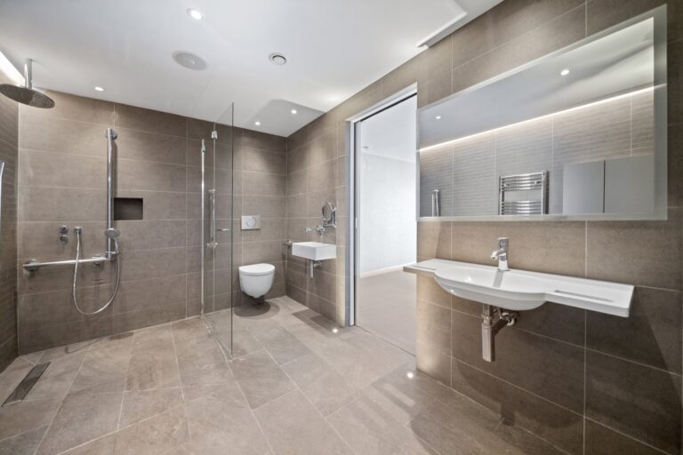 images of property on Chiswick High Road