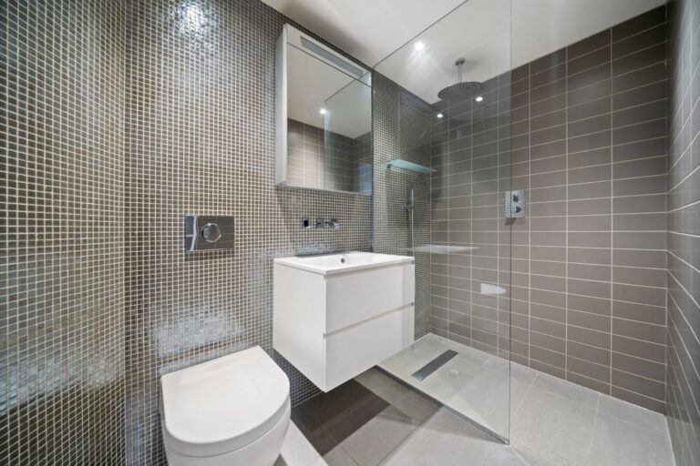 images of property on Chiswick High Road