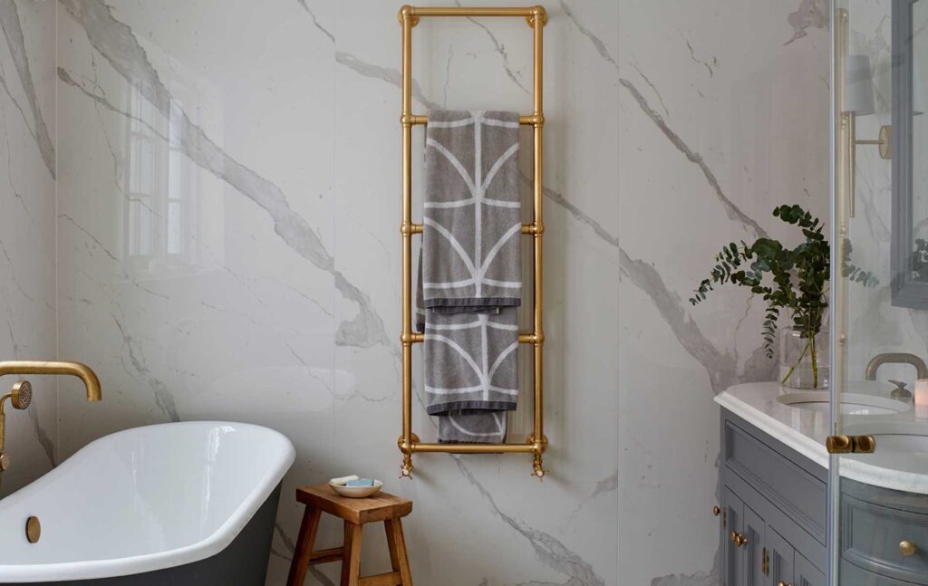 Coliseum Statuario polished marble-effect porcelain slabs, how to choose bathroom tiles