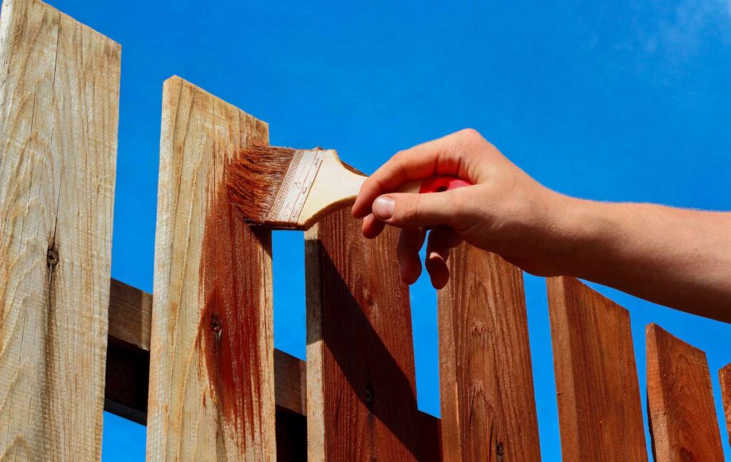 Painting the fence, tips for selling in the summer