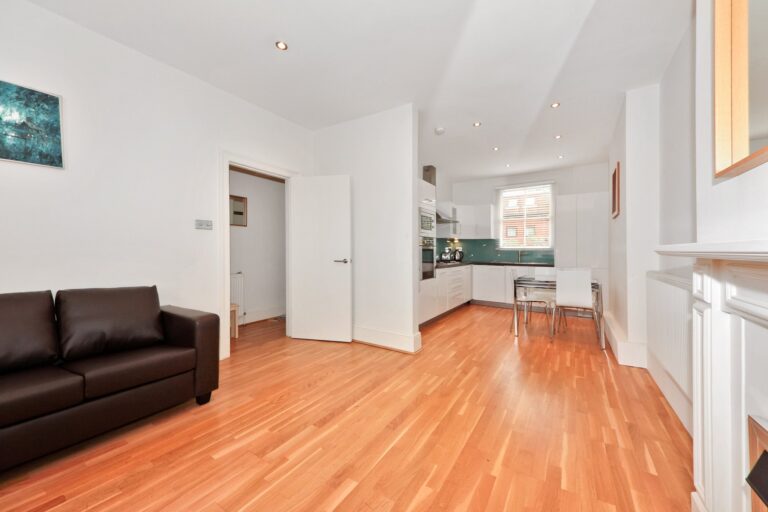 images of property on Bradmore Park Road