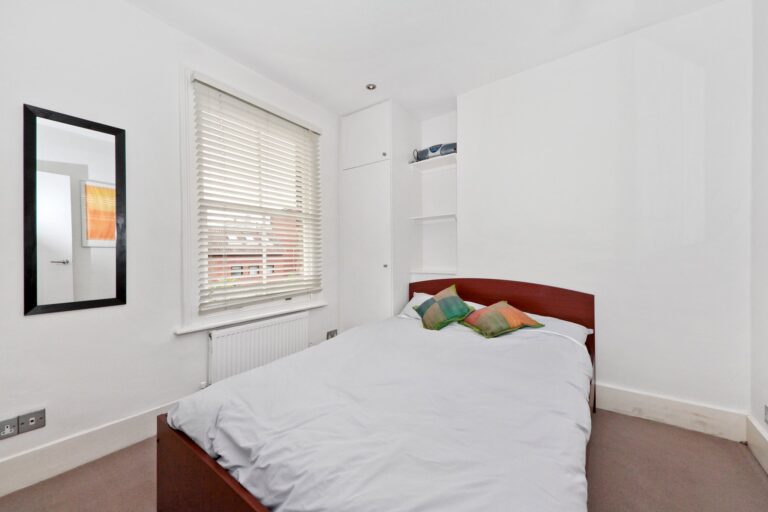 images of property on Bradmore Park Road