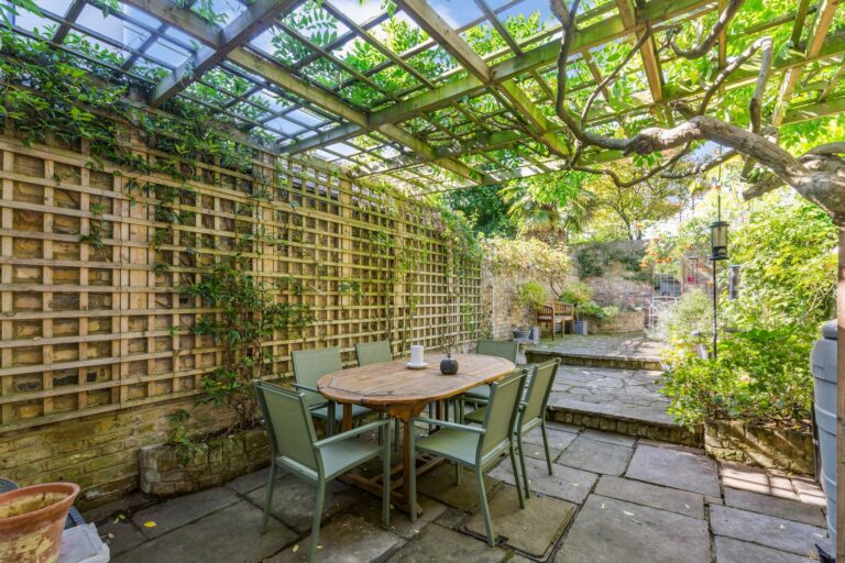 images of property on Black Lion Lane