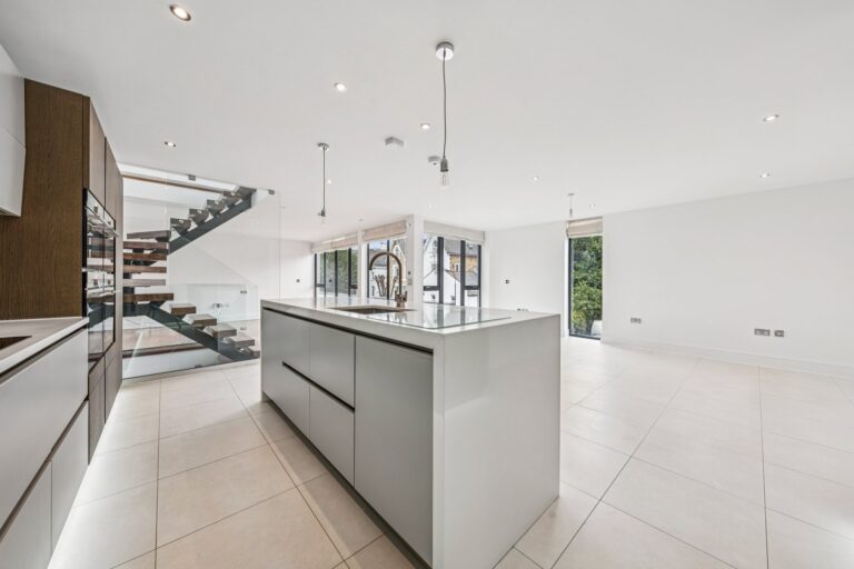 images of property on St Stephens Avenue