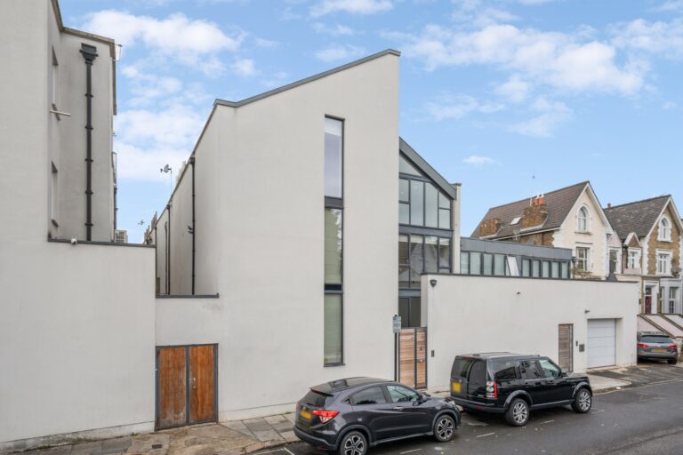 images of property on St Stephens Avenue