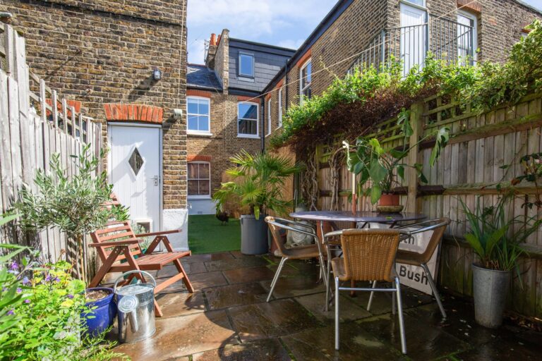 images of property on Hartswood Road