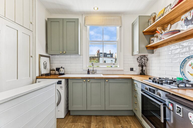 images of property on Hartswood Road