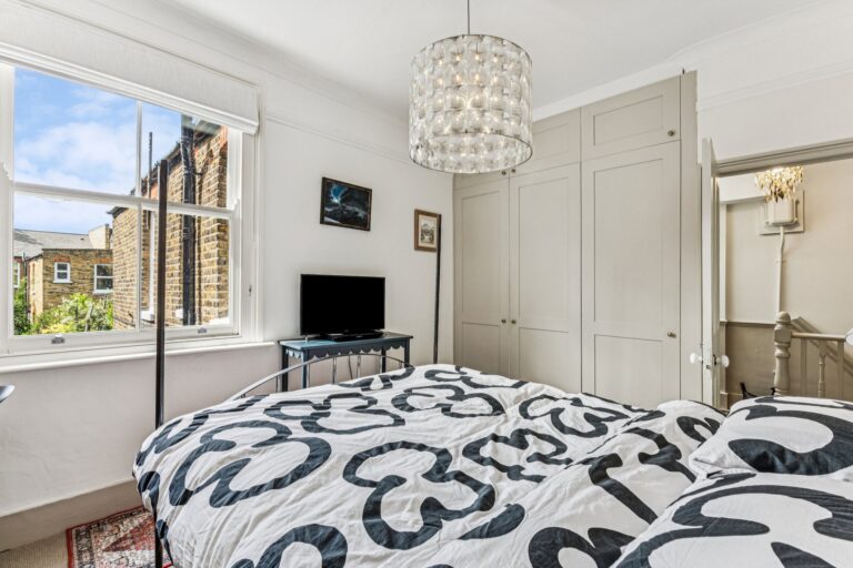 images of property on Hartswood Road