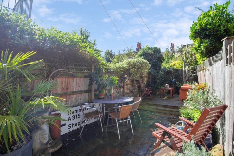 images of property on Hartswood Road