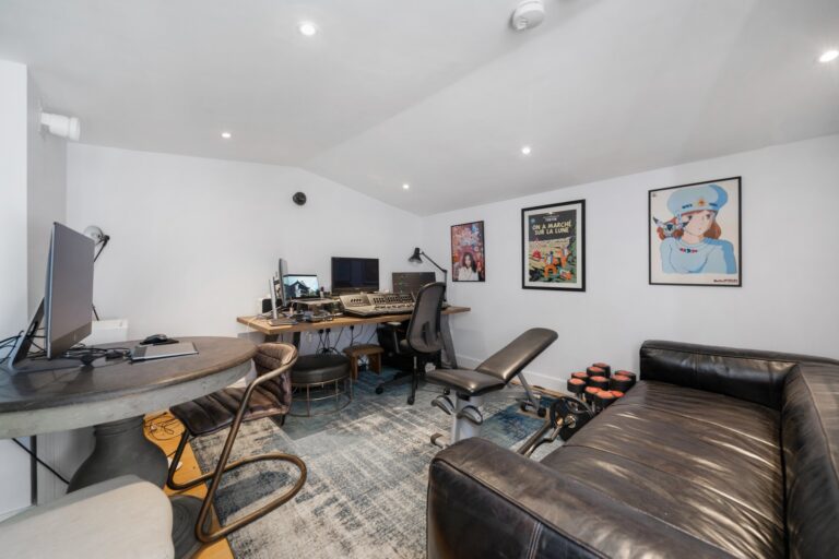 images of property on Southfield Road