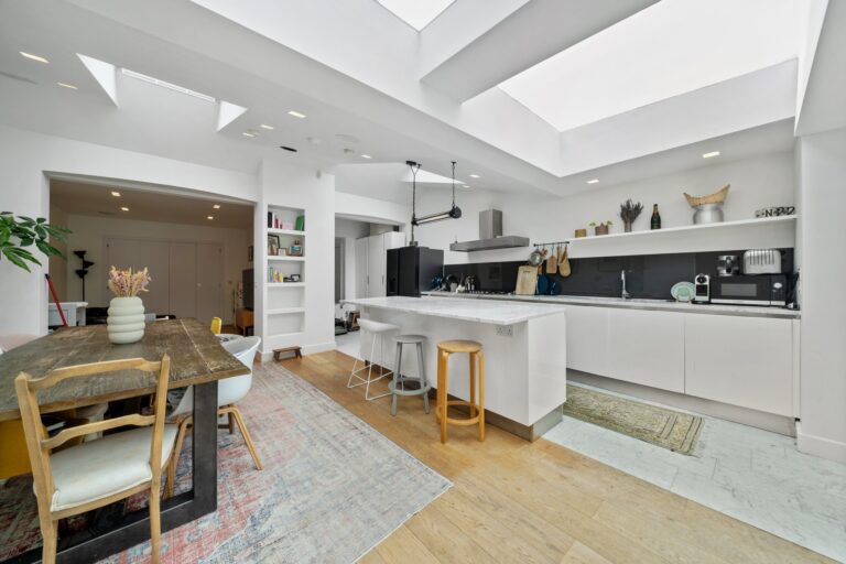 images of property on Southfield Road