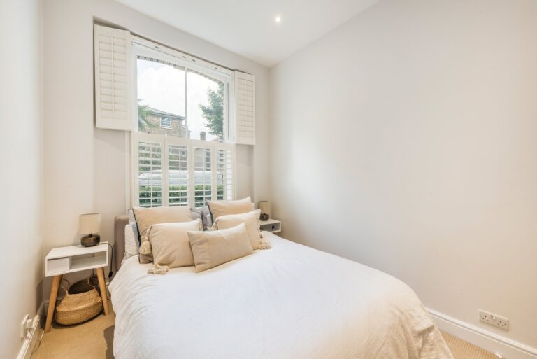 images of property on Loftus Road