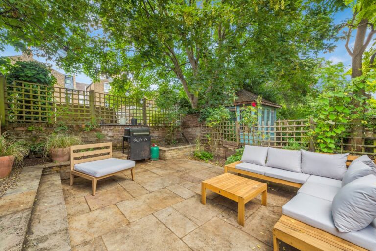 images of property on Loftus Road