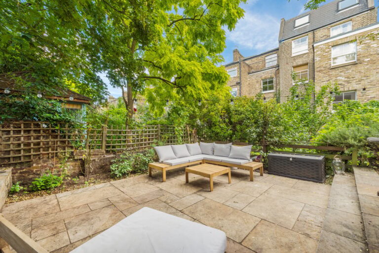 images of property on Loftus Road