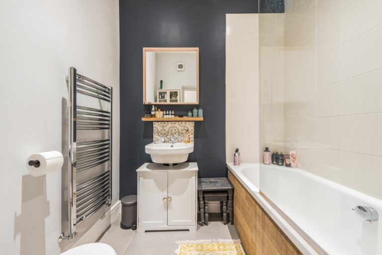 images of property on Loftus Road