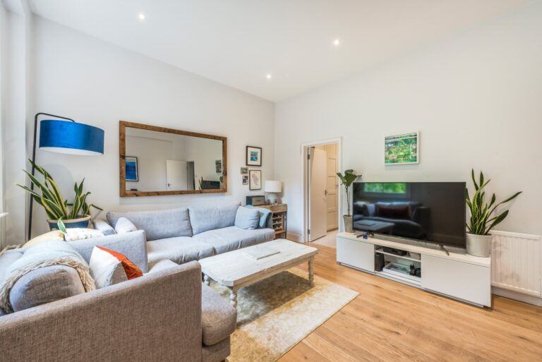 images of property on Loftus Road