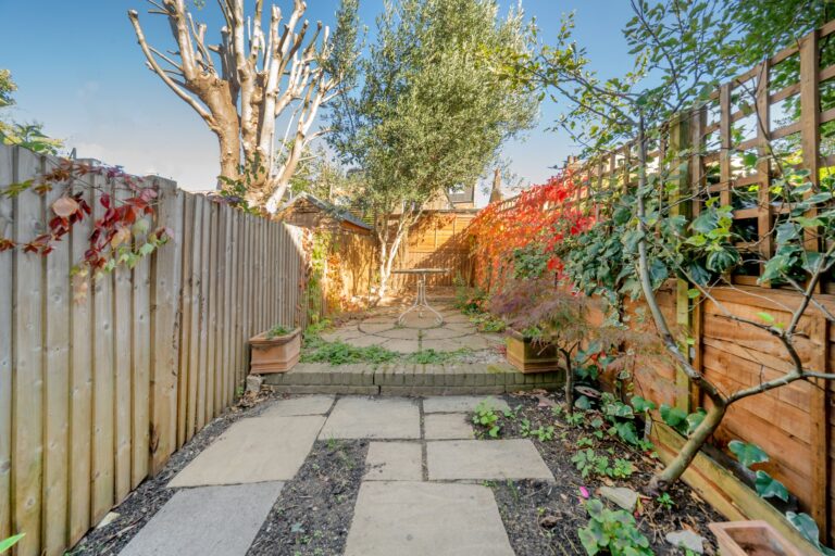 images of property on Emlyn Road