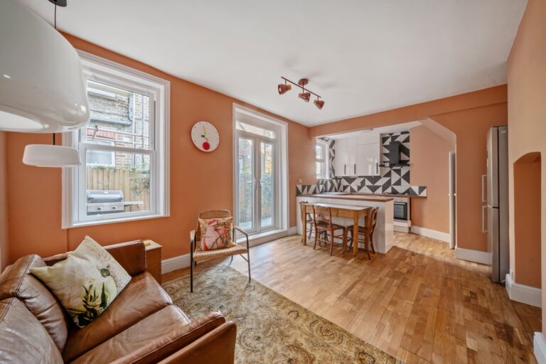 images of property on Emlyn Road