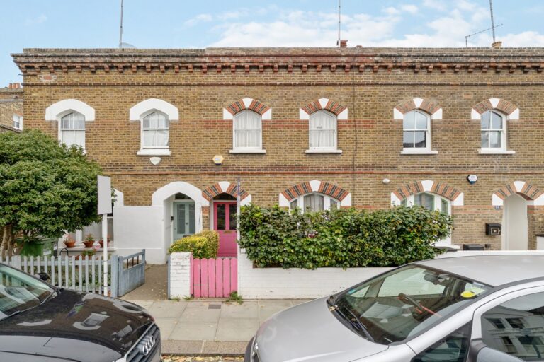 images of property on Bute Gardens