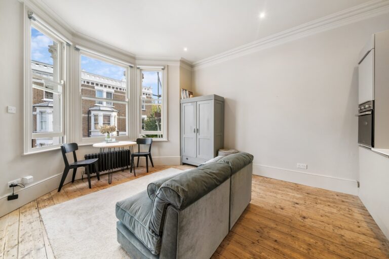 images of property on Bolingbroke Road