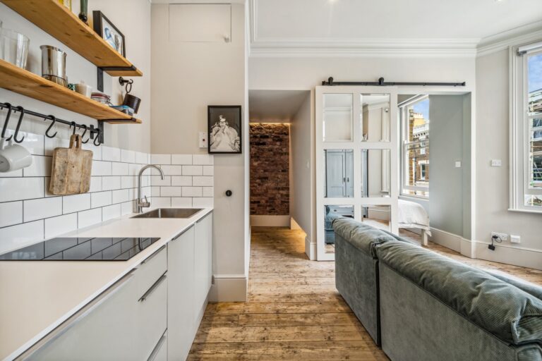 images of property on Bolingbroke Road