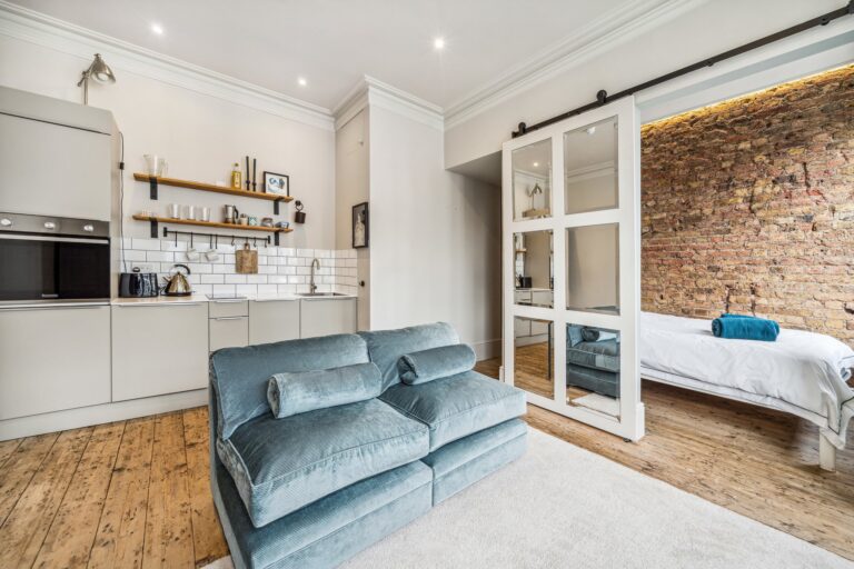 images of property on Bolingbroke Road