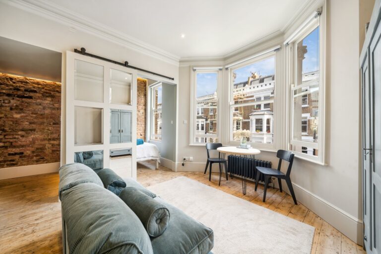 images of property on Bolingbroke Road