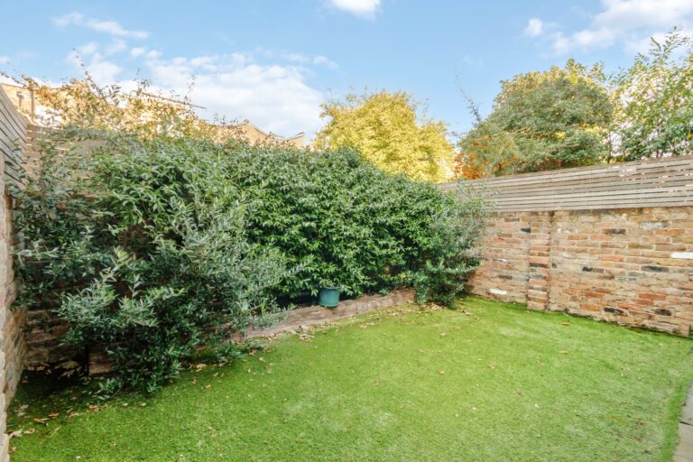 images of property on Ethelden Road