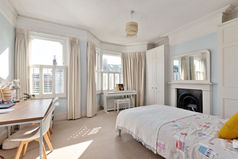 images of property on Ethelden Road