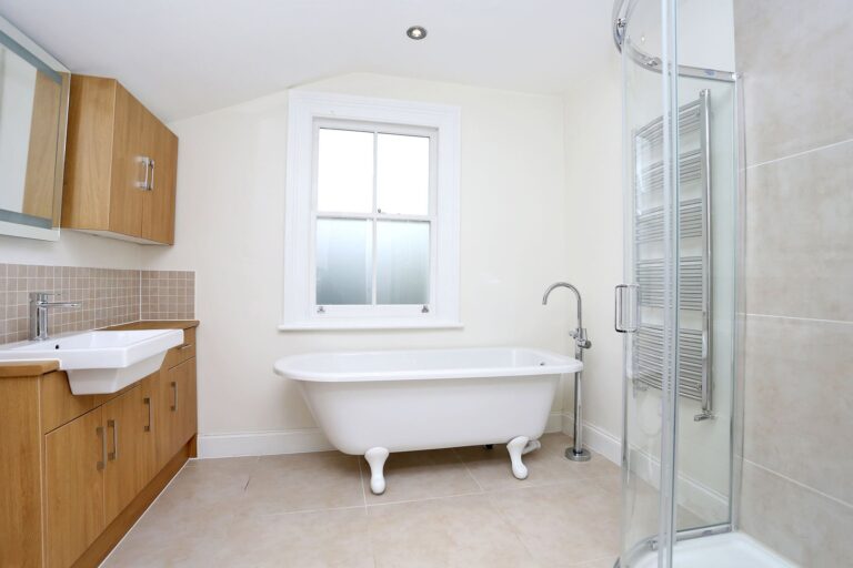 images of property on Reckitt Road