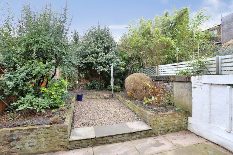 images of property on Reckitt Road