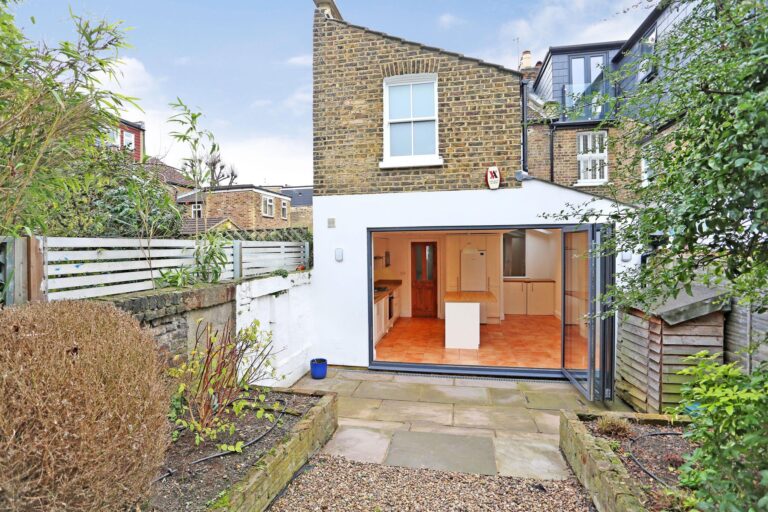 images of property on Reckitt Road