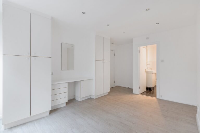 images of property on Sinclair Gardens