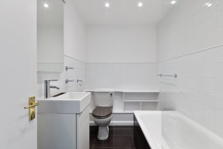 images of property on Sinclair Gardens