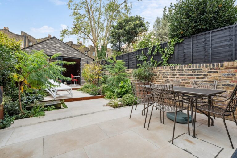 images of property on Richford Street