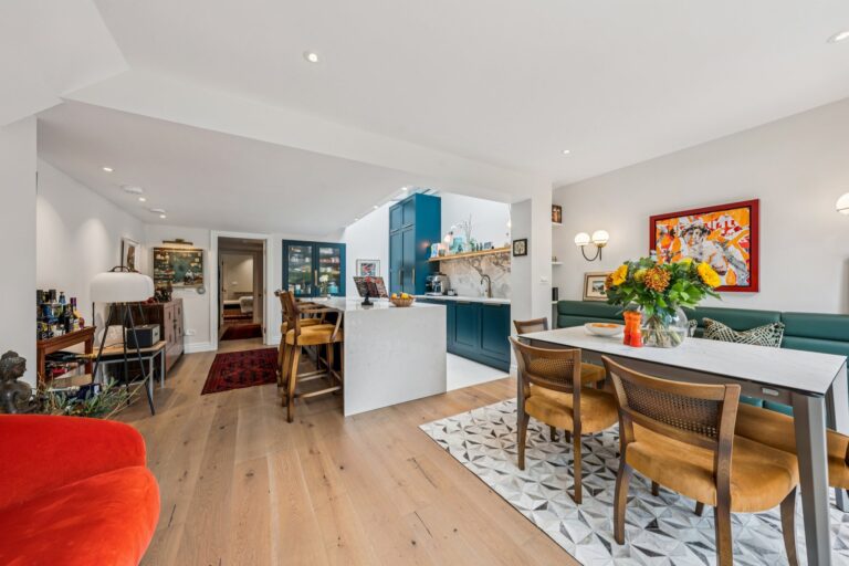 images of property on Richford Street