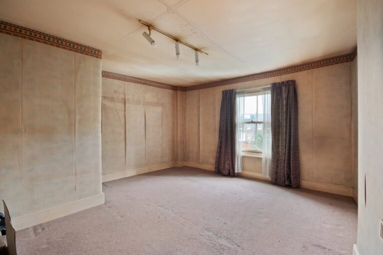 images of property on Grange Road