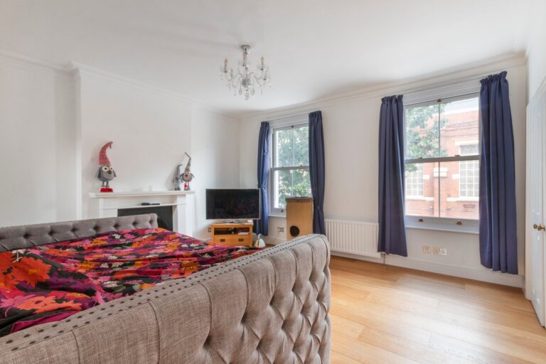 images of property on Southerton Road