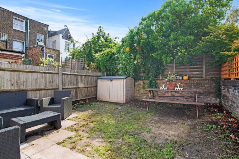 images of property on Southerton Road